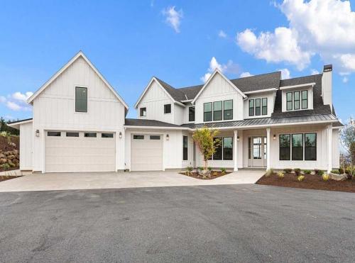 4-Bed-Exclusive-Luxury-Modern-Farmhouse-Plan-with-Angled-Garage