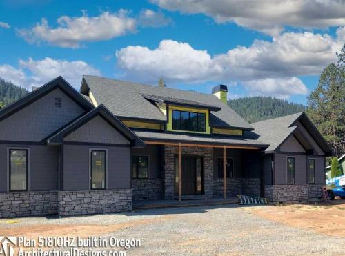 4-Bed-Modern-Farmhouse-Plan