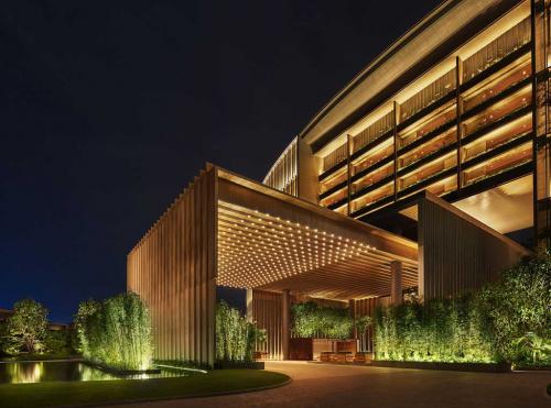 EXTERIOR-MODERN-HOTEL-DESIGN