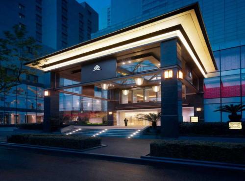 EXTERIOR-MODERN-HOTEL-DESIGN