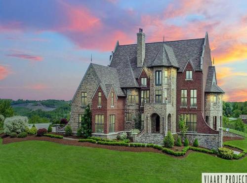 MANSION-STYLE-HOUSE-DESIGN