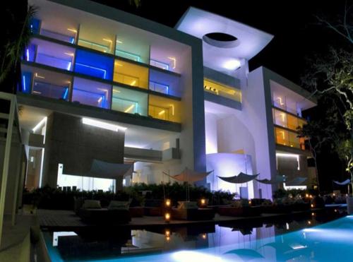 Modern-Hotel-Exterior-Design