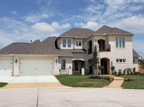 Traditional-European-Home-Plan-with-Home-Office-and-Main-Floor-Master-Bedroom